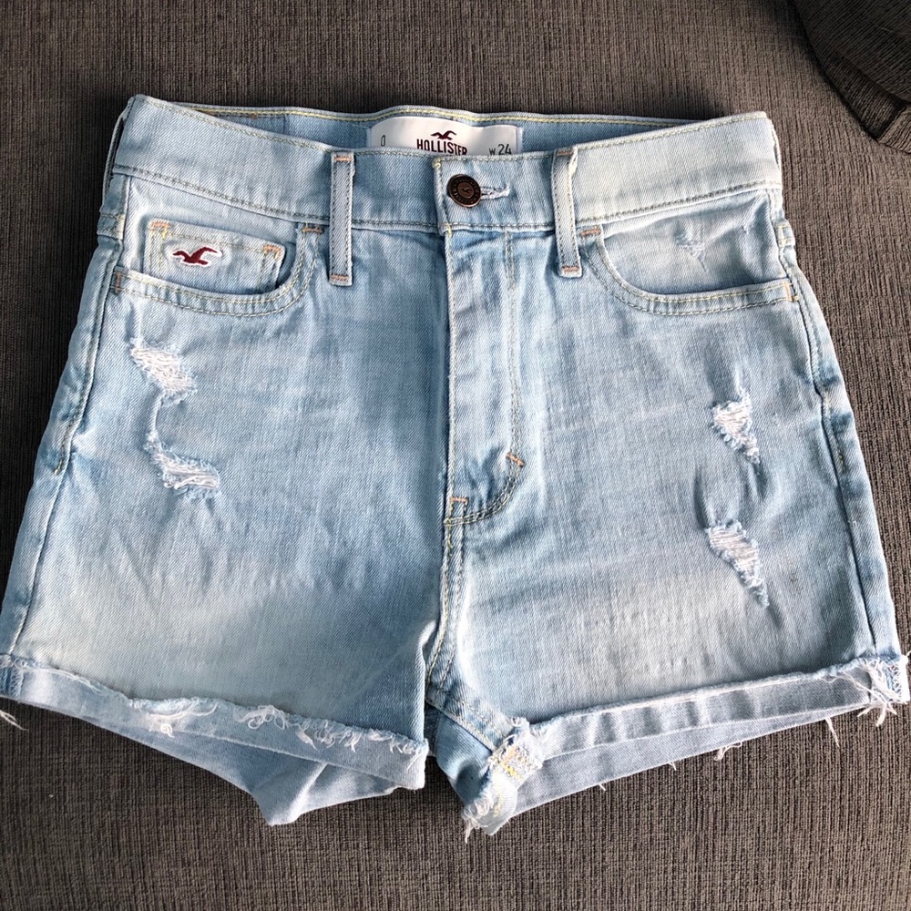 Women’s High-Rise Hollister denim shorts